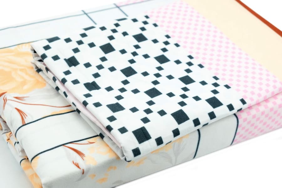Bed Sheet Queen size Plaid & Flower Pattern With Pillow Covers Material - Balooworld