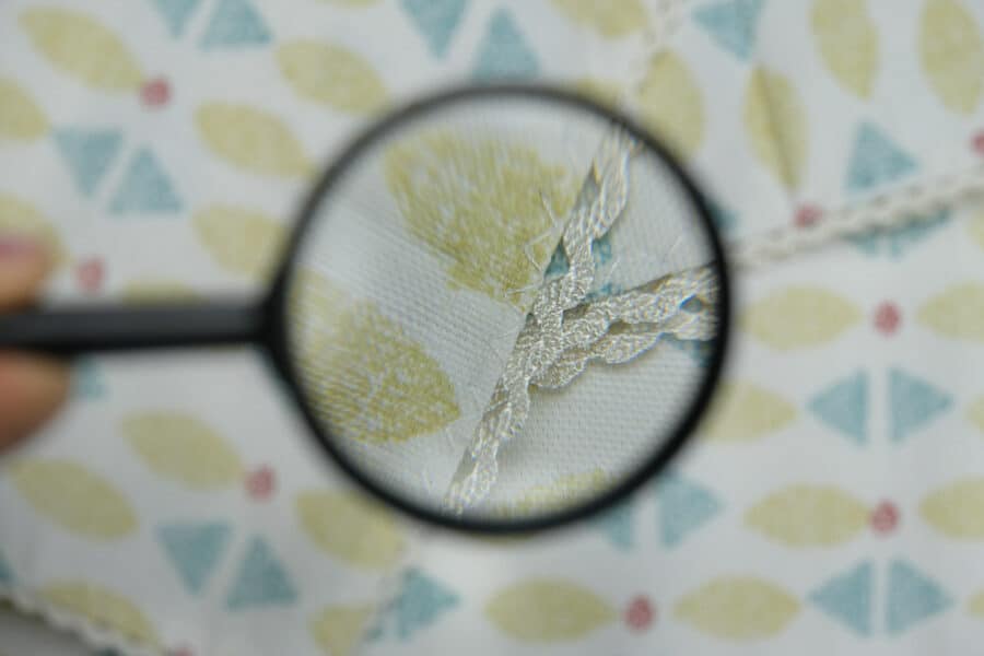 place-mats-standard-size-white-abstract-with-lace-balooworld-material