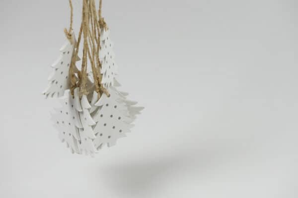 white-wooden-christmas-tree-hanging-ornament-set-front-balooworld-decoration