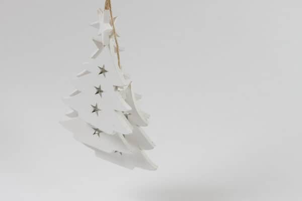 white-wooden-hanging-christmas-tree-with-star-balooworld-decoration