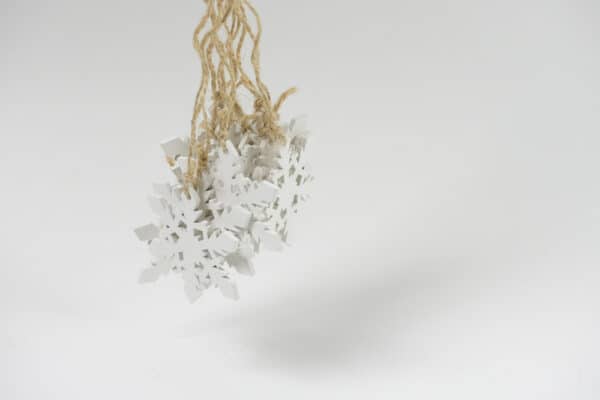 white-wooden-hanging-stellar-dendrite-snowflakes-balooworld-decoration
